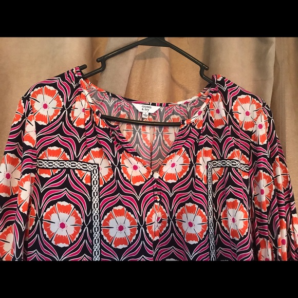 Crown & Ivy Top - Picture 3 of 3